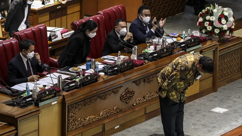 FOTO: Sejumlah Menteri Kabinet Indonesia Maju Hadiri Paripurna Pengesahan UU Ciptaker