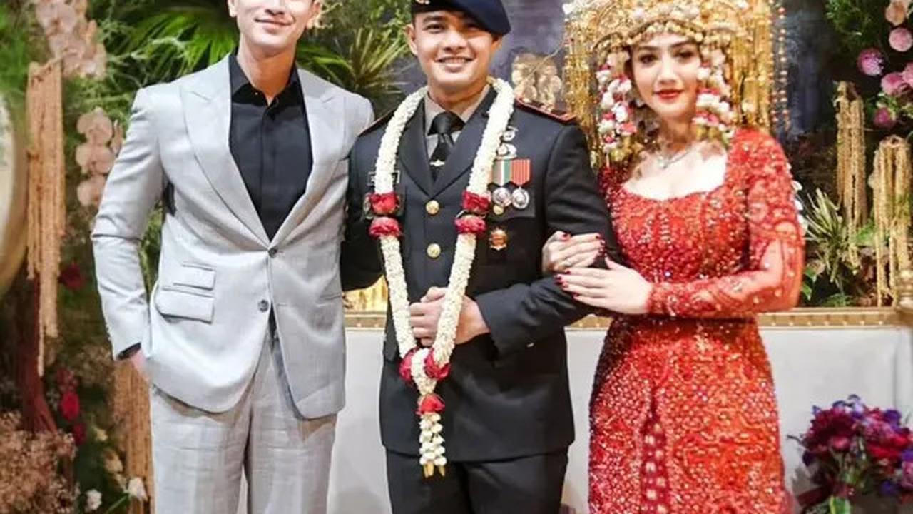 6 Pesona Glamor Febby Rastanty dalam Balutan Adat Palembang di Resepsi Pernikahan, Gemulai Menari Pagar Pengantin