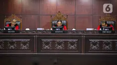 "Menolak permohonan pemohon untuk seluruhnya," ujar Suhartoyo saat membaca amar putusan di Gedung MKRI, Jakarta, Rabu (29/11). (Liputan6.com/Faizal Fanani)