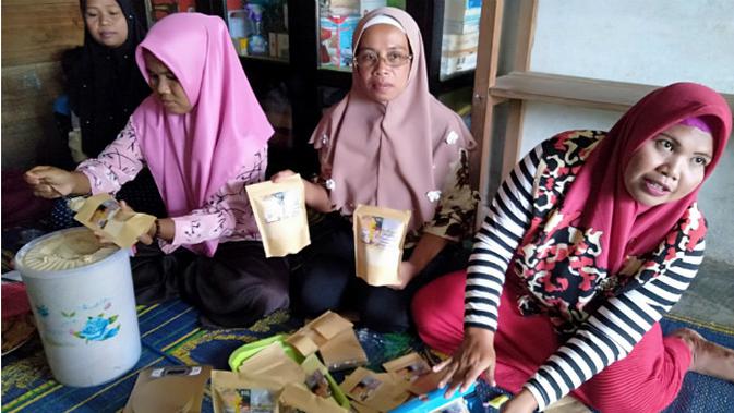 Setelah panen jahe merah diolah kembali menjadi turunan produk wedang jahe. (Liputan6.com/Gresi Plasmanto)