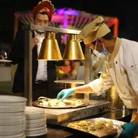 Ilustrasi makanan katering pernikahan. (dok. unsplash/Charanjeet Dhiman)