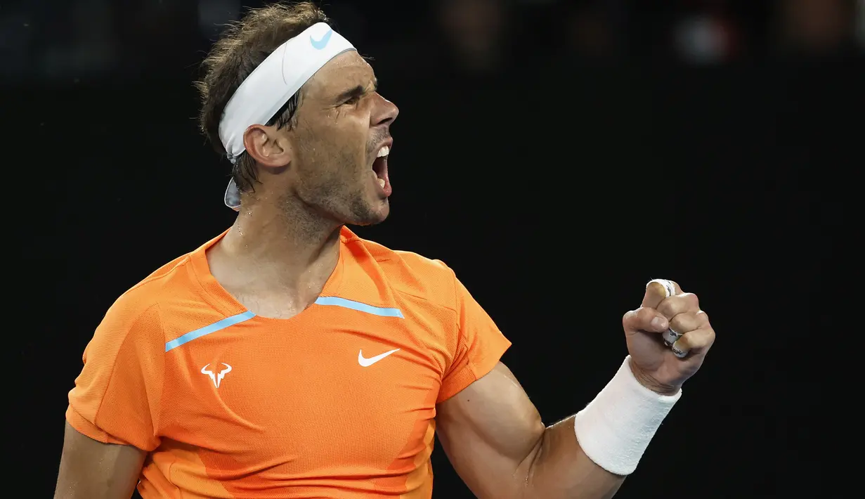Semangat pantang menyerah menjadi senjatanya untuk dapat bertahan di lapangan. Meski akhirnya harus mengakiri laga dengan kekalahan tanpa raihan satu set pun, Rafael Nadal telah membuktikan komitmennya, lebih baik kalah dari pada menyerah. (AP Photo/Asanka Brendon Ratnayake)