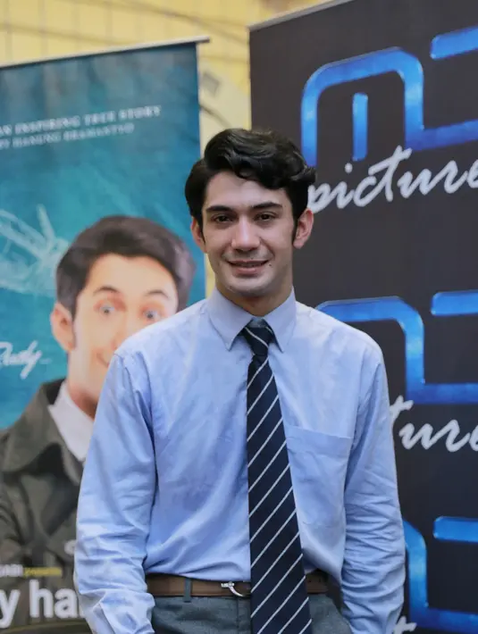 Reza Rahadian kembali perankan BJ Habibie di film Rudy Habibie. (Adrian Putra/Bintang.com)