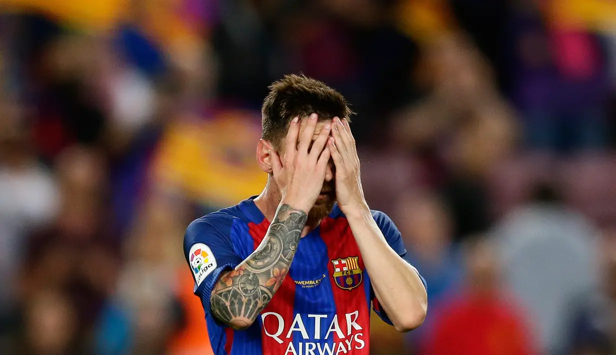Namun, sebagai gantinya pria berusia 29 tahun tersebut diminta untuk membayar denda sebesar 1,7 juta poundsterling (Rp29 miliar) dan menjalani masa percobaan, Barcelona, Spanyol, Rabu (17/5/2017). (AP Photo/Manu Fernandez)