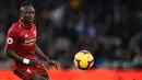 Sadio Mane - Pemain asal Senegal ini menjelma menjadi Penyerang ganas bersama Mohamed Salah dan Firmino di lini depan Liverpool. Selama berseragam The Reds, Mane telah menorehkan 59 gol di kompetisi Premier League. (AFP/Glyn Kirk)