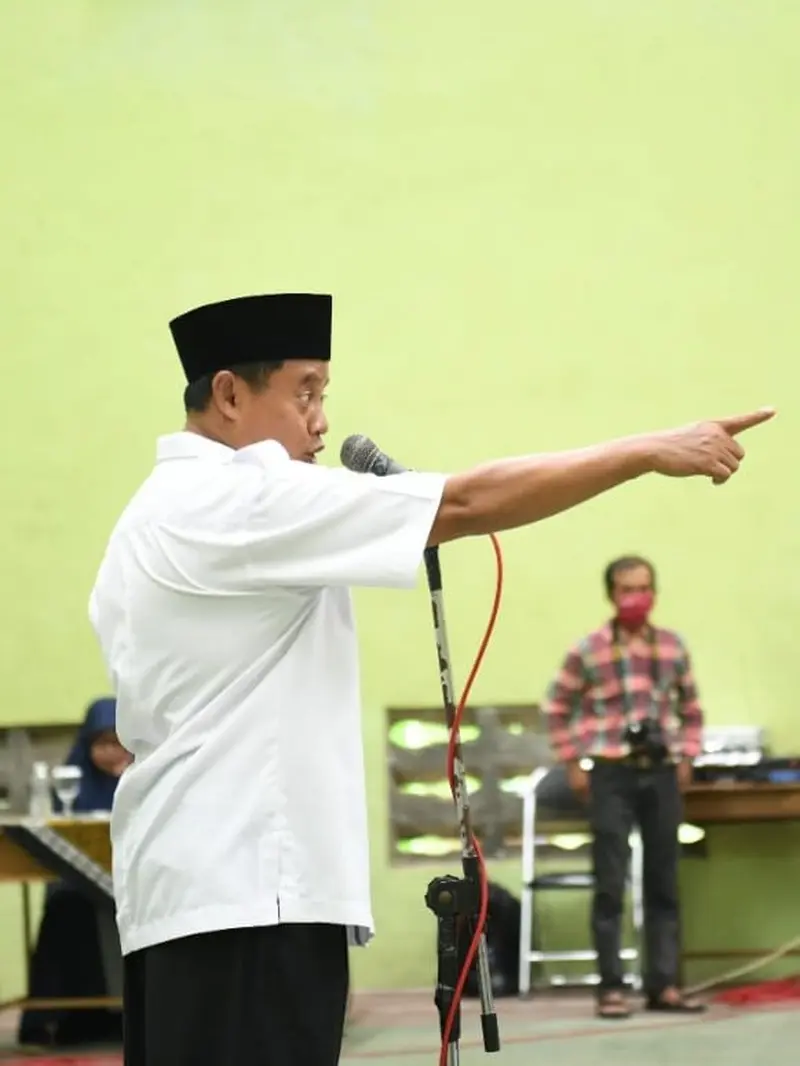 Panglima Santri yang juga Wakil Gubernur Jawa Barat Uu Ruzhanul Ulum siap mengerahkan santrinya menuntut permintaan maaf Arteria Dahlan.