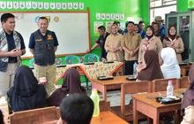 FOTO: Kasal dan Alumni AAL ’93 Gelar Bakti Sosial di Sukabumi