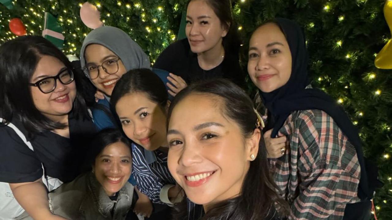 5 Potret Nagita Slavina Tiba-Tiba di Bangkok, Netizen Fokus Kecantikannya