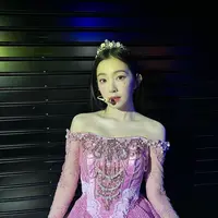 Original Visual/copyright instagram/renebaebae
