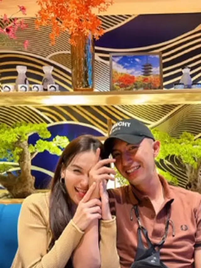Gaya Bucin Ayu Ting-Ting dan Muhammad Fardhana Setelah Tunangan, Makin Go Public dengan Busana Santi