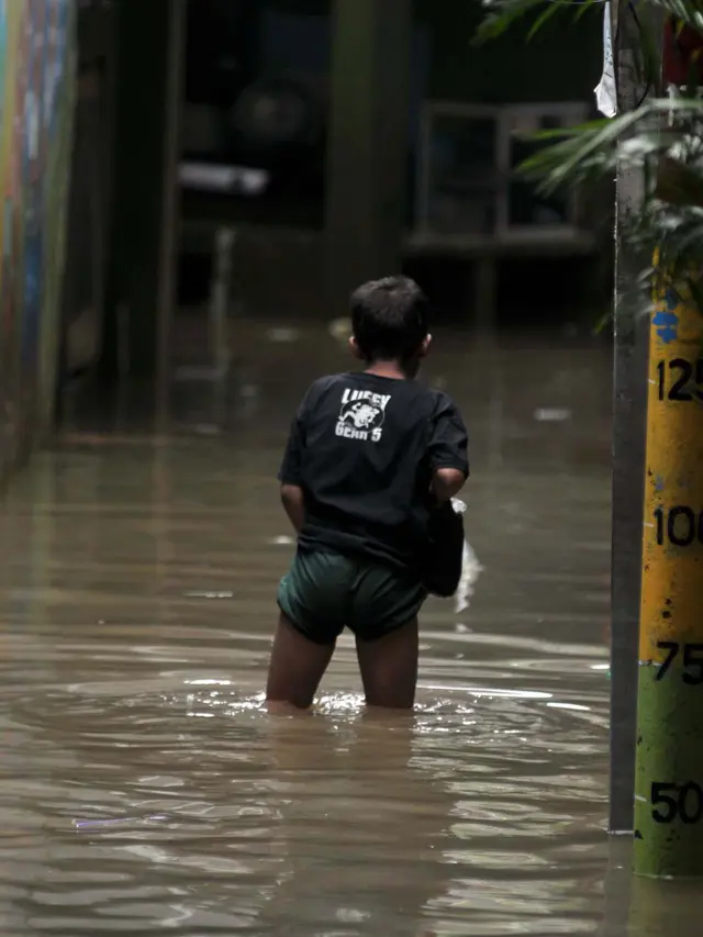 Permukiman Warga di Kebon Pala Jakarta Timur Terendam Luapan Kali Ciliwung