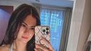 Nita Gunawan memang memiliki pesona yang membuat lelaki jatuh hati. Paras cantik model berusia 31 tahun tersebut seperti menjadi daya pikat tersendiri. Tampak alis sang artis tetap on ditambah lipstik berwarna pink menambah kesan fresh dari potret tersebut. (Instagram/nitagunawan09)