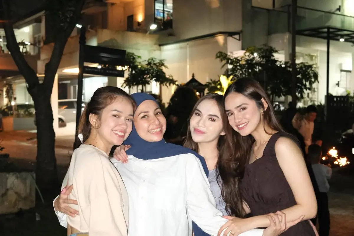 Reuni Geng Mermaid In Love di Tahun Baru 2026, Rebecca Klopper hingga Syifa Hadju Kompak Tampil Kasual