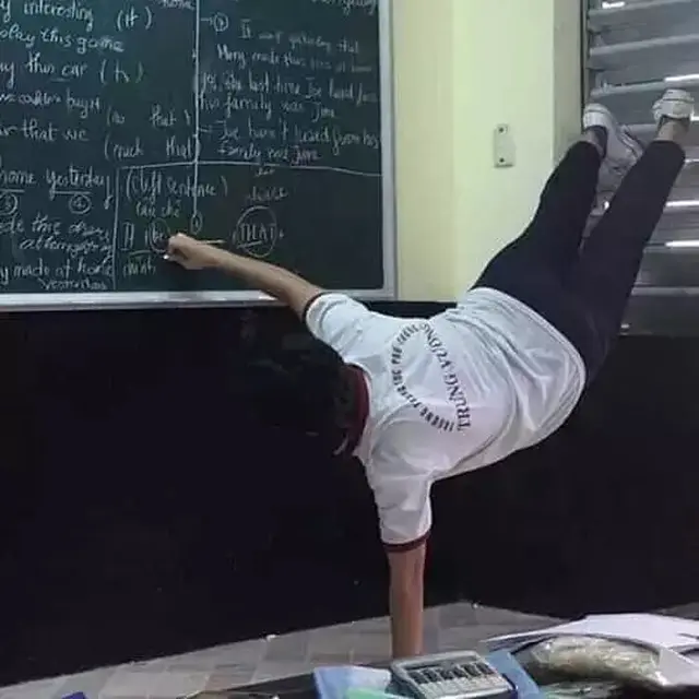 8 Potret Nyeleneh Siswa Waktu di Depan Kelas Ini Bikin Geleng Kepala
