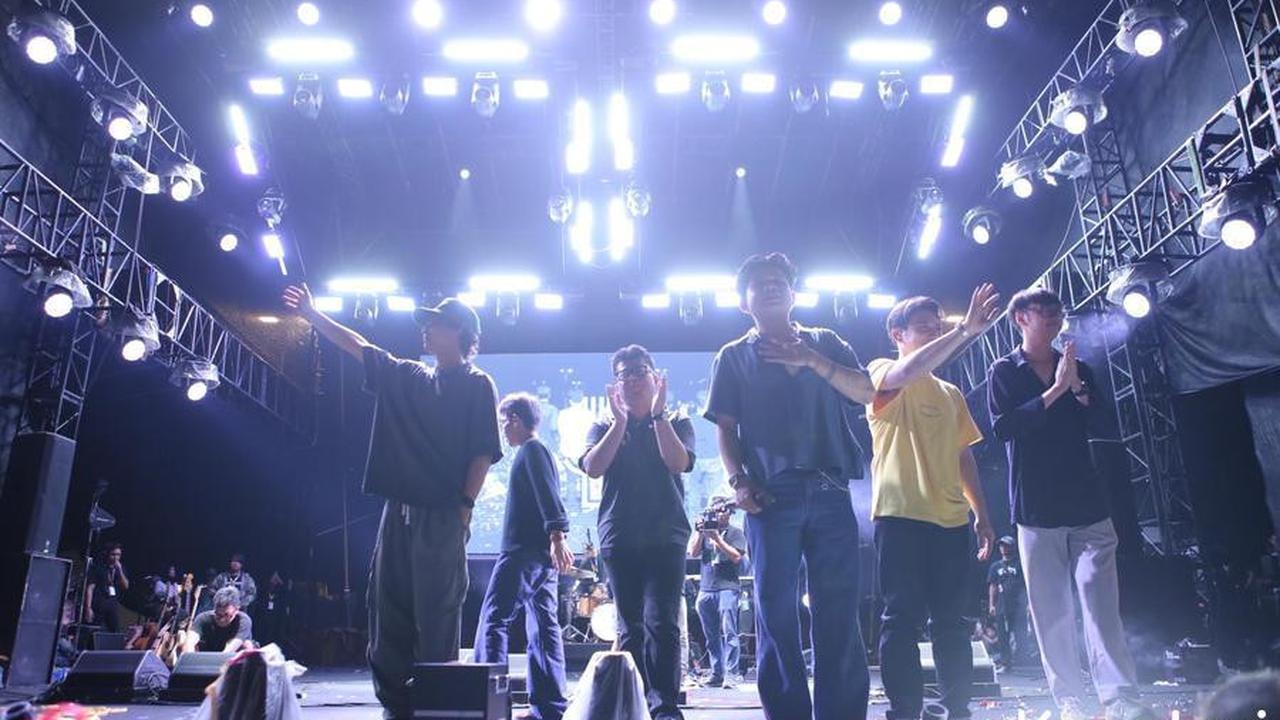 10 Potret Juicy Luicy Bikin Baper Puluhan Ribu Penonton di KapanLagi Buka Bareng BRI Festival 2025, Suaranya Adem Banget