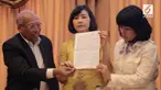 Basuki Tjahaja Purnama atau Ahok menyempatkan diri menulis surat. Isinya seputar rasa terima kasihnya kepada para relawan yang telah mendukungnya saat ditahan usai vonis 2 tahun penjara.