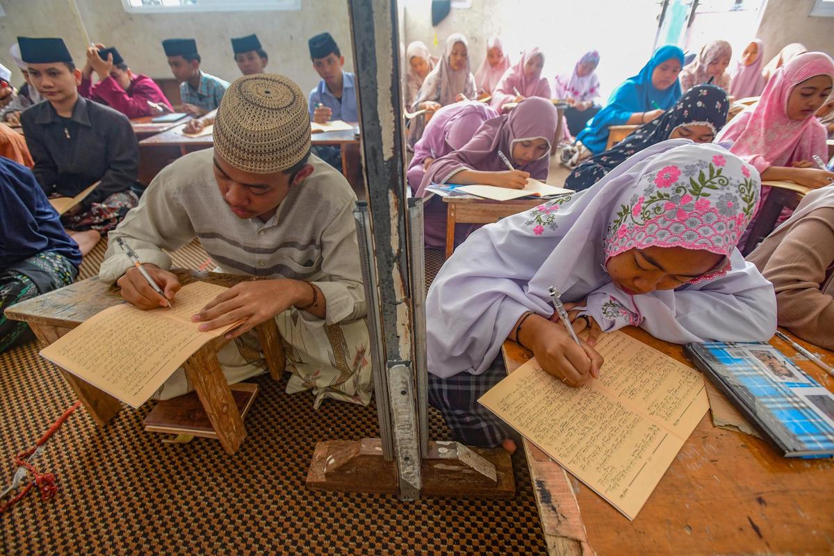 FOTO: Ramadan Menghidupkan Tradisi Kajian Kitab Kuning di Pesantren