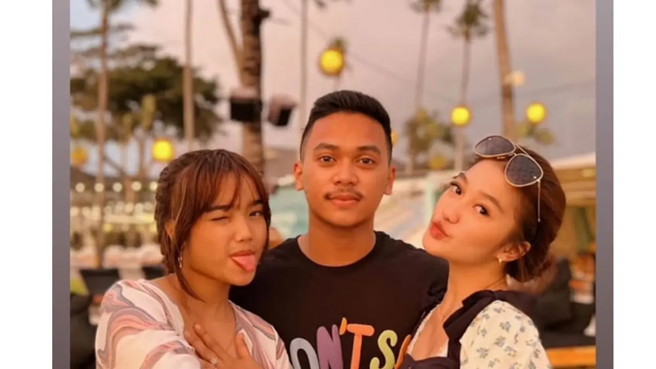 Disebut Bestie, Ini 6 Potret Akrab Fuji dan Chandrika Chika di Bali