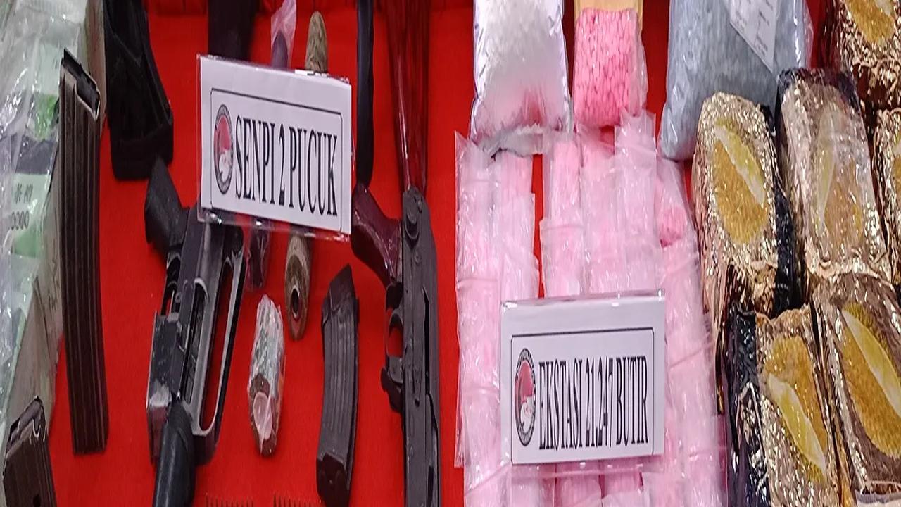 Polisi Tangkap 2.431 Tersangka Narkoba Selama Oktober, Ratusan Ribu Obat dan Senpi Disita