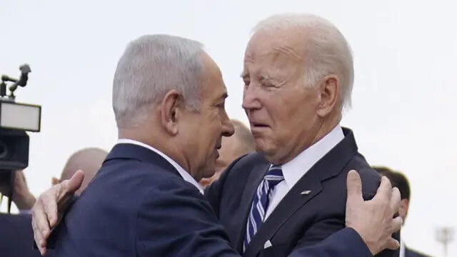 Presiden Amerika Serikat Joe Biden disambut Perdana Menteri Benjamin Netanyahu di Bandara Internasional Ben Gurion, Tel Aviv, Israel, pada 18 Oktober 2023.