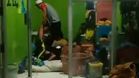 Tangkapan layar video kekerasan terhadap anak di sebuah pesantren di Demak, Jawa Tengah. (Foto: Liputan6.com/Istimewa)