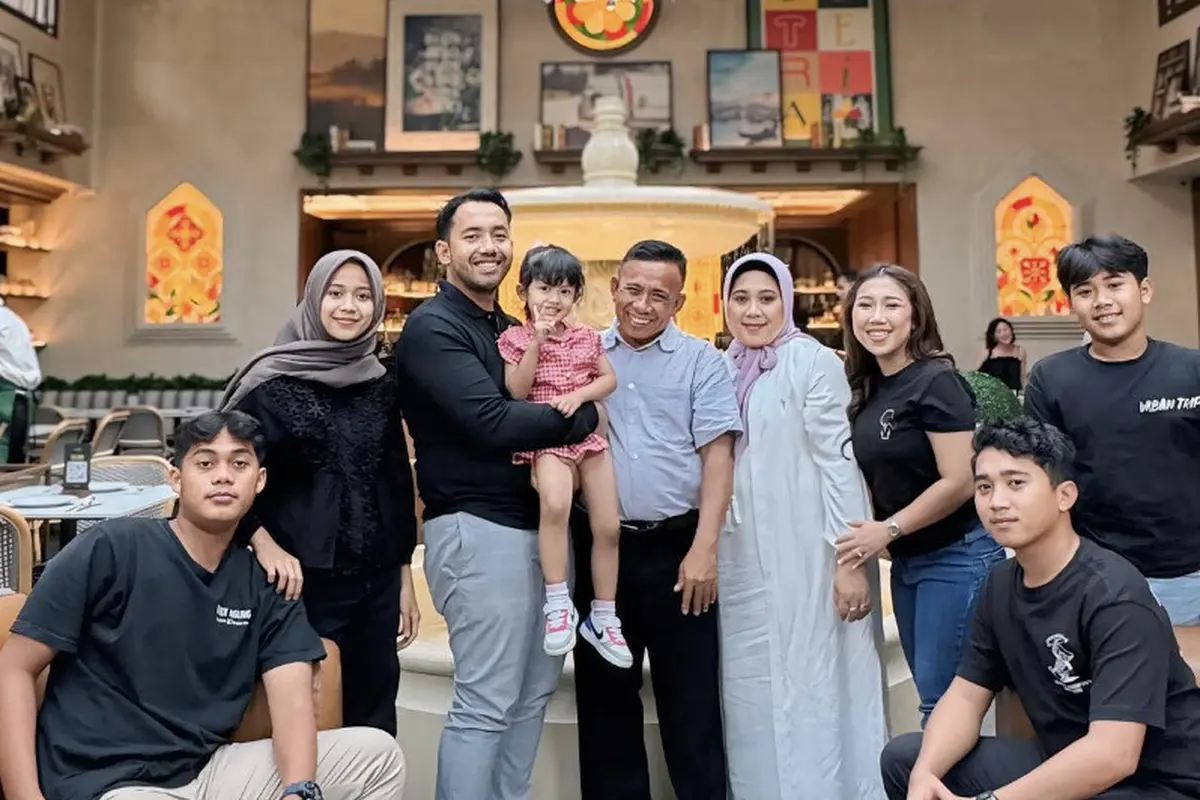 Potret keluarga Kiky Saputri (Sumber: Instagram/kikysaputrii)