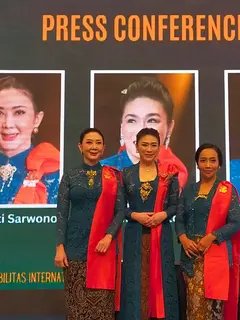 Sebuah persembahan untuk merayakan hari disabilitas internasional dan hari ibu.