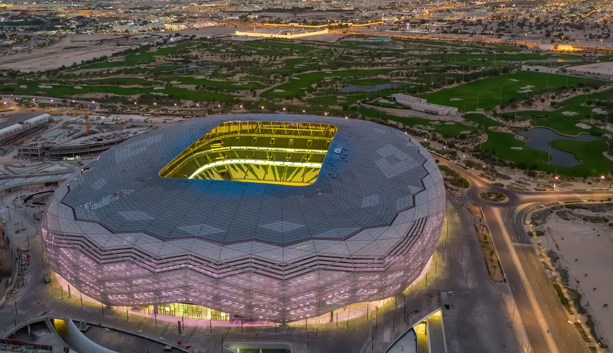 <p>Foto udara Education City Stadium yang terletak di al-Rayyan city, Qatar, 20 November 2022. Stadion berkapasitas 45.350 ini menjadi salah satu venue yang digunakan untuk Piala Dunia 2022 lalu. (AFP/Qatar&rsquo;s Supreme Committee for Delivery and Legacy)</p>