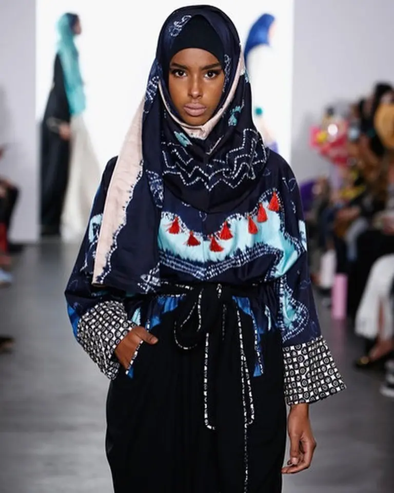 Vivi Zubedi membawakan koleksi modest wear di NYFW. (Image: @vivizubedi/instagram)