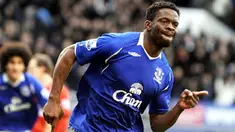 Everton's French forward Louis Saha celebrates after scoring the team's second goal during their FA cup quarter final football match against Middlesbrough at Goodison Park in Liverpool on March 8, 2009. AFP PHOTO/ANDREW YATES
