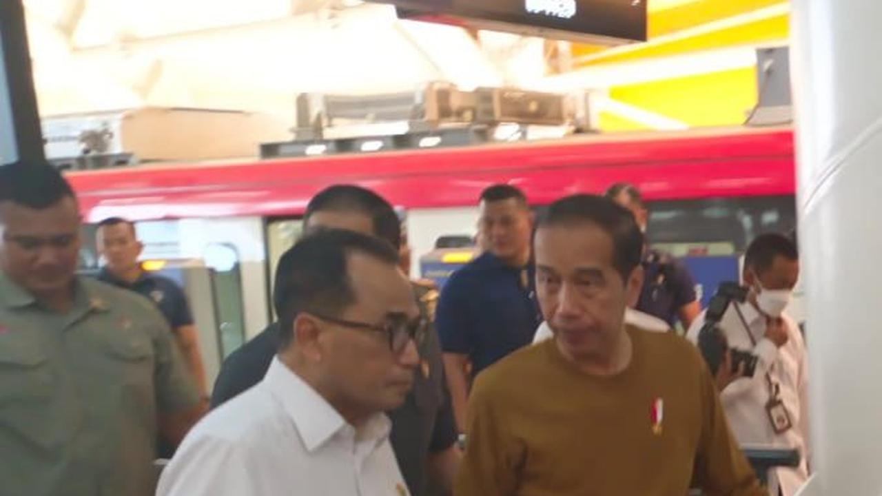 Didampingi Erick Thohir, Jokowi Jajal LRT Harjamukti-Dukuh Atas