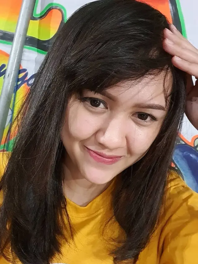 6 Potret Happy Asmara Tanpa Makeup, Bikin Pangling