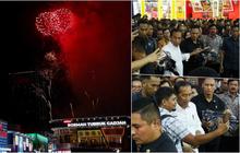FOTO: Pembukaan Jakarta Fair 2024 Berlangsung Meriah: Mulai Pesta Kembang Api, Bagi Kaos Gratis hingga Warga Ramai Minta Foto Bareng Jokowi