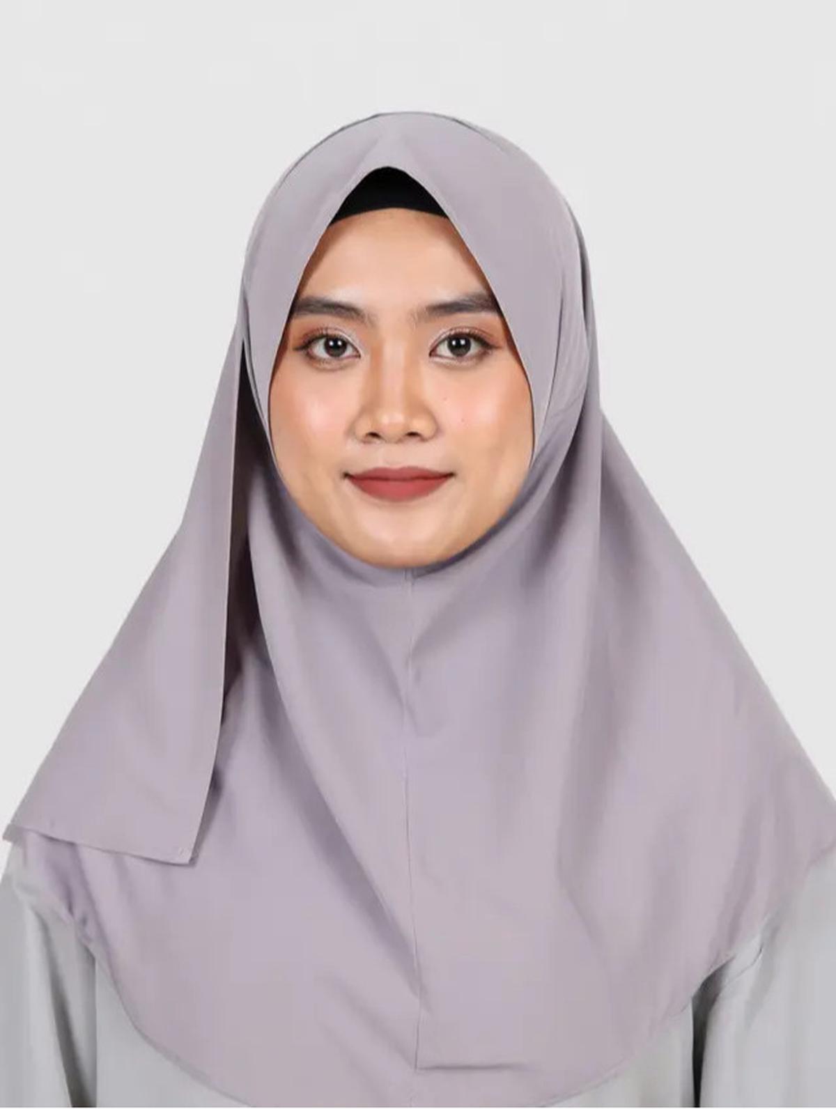 7 Model Hijab Layer Simpel Biar Penampilan Enggak Terlihat Tua