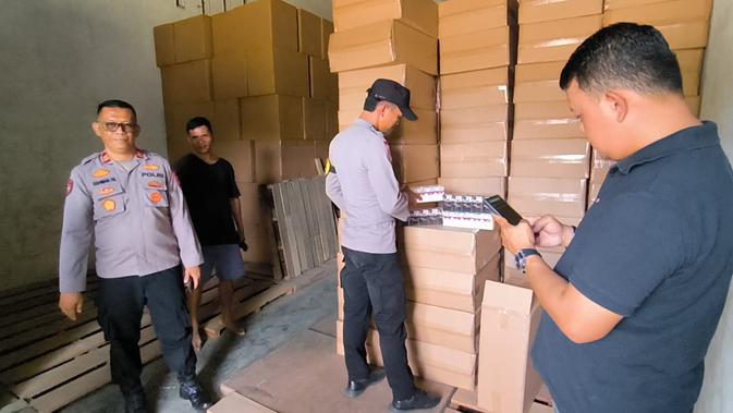 Cukai Palsu Terendus: Polisi Gerebek Gudang Rokok Ilegal di Polman