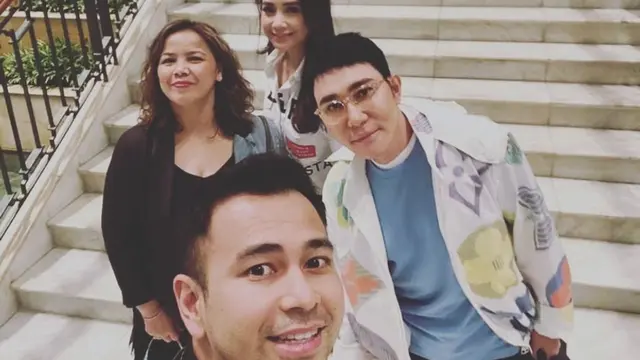 Nagita Slavina dan Raffi Ahmad Pulang Haji