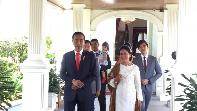 Jokowi dan keluarga menjelang pelantikan di Istana Kepresidenan. (Liputan6.com/Lizsa Egeham)