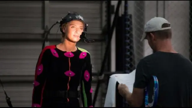 Petenis cantik asal Rusia, Maria Sharapova memang dipastikan tak akan berpartisipasi dalam turnamen Grand Slam AS Terbuka 2015 karena cedera. Namun kehadirannya masih bisa dinikmati kalangan pecinta tenis lewat aksinya di Virtual Reality.