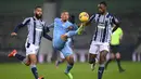 Striker Manchester City, Gabriel Jesus, menendang bola saat melawan West Bromwich Albion pada laga Liga Inggris di Stadion The Hawthorns, Selasa (27/1/2021). City menang dengan skor 0-5. (Michael Regan/POOL/AFP)