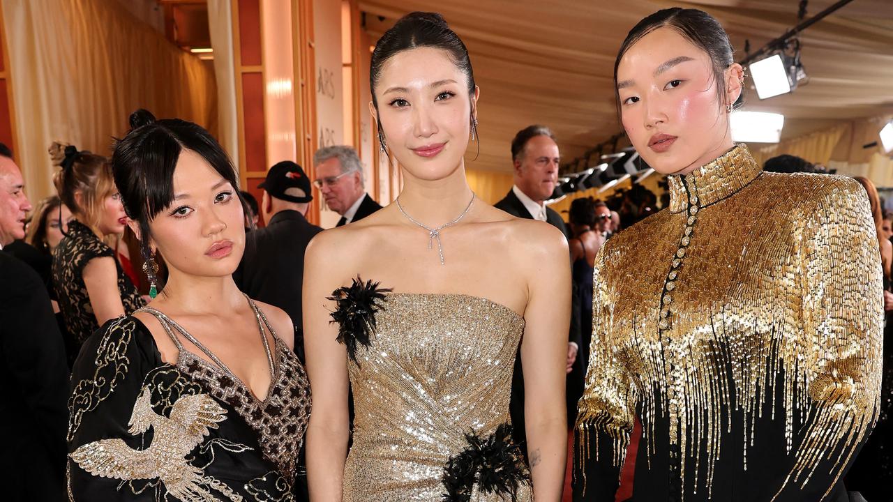 Trio Kpop Demon Hunters Bergaya Serba Emas di Karpet Merah Oscar 2026, dari Ejae hingga Rei Ami