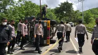 Mobil Dalmas Polda Gorontalo Kecelakaan saat Mengamankan Aksi di Kantor Gubernur (Arfandi Ibrahim/Liputan6.com)