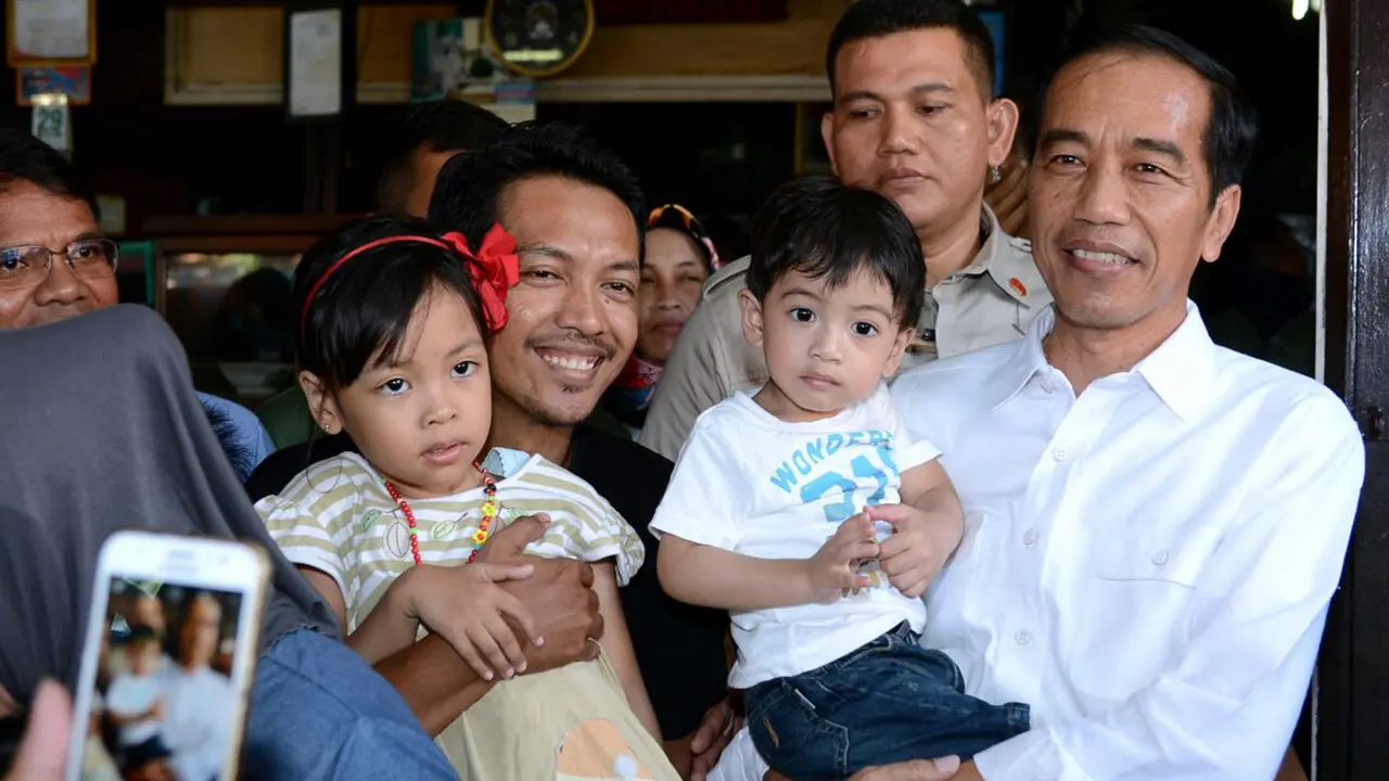 Jokowi Libur Akhir Pekan Bermain bersama Cucu