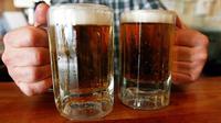 Ilustrasi minuman alkohol bir. (AP/Tony Talbot)