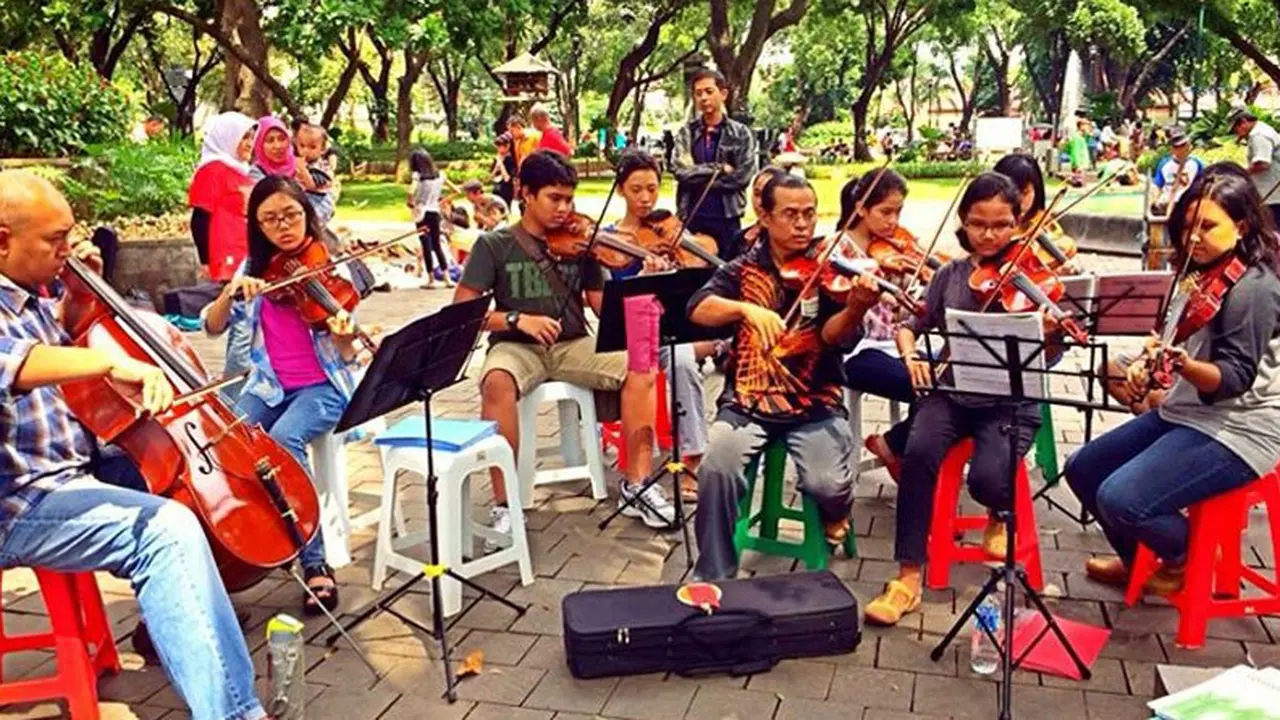 Syahdu, Alunan Musik Pagi di Taman Surpati