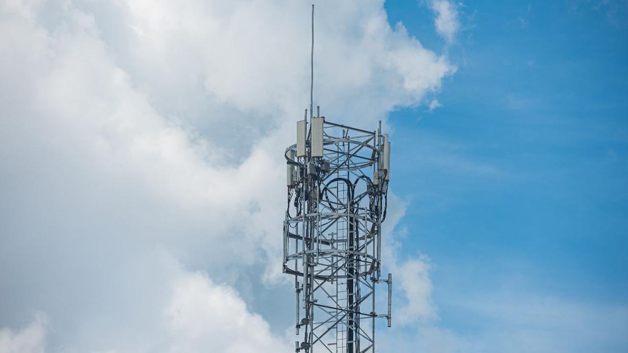 Diungkapkannya, celah ini memungkinkan hacker jahat bisa dengan begitu mudah meretas satelit dengan menggunakan peralatan yang tersedia di pasaran.