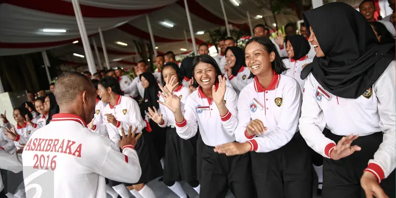 20160813-Semangat Anggota paskibraka 2016 Sebelum Latihan Gladi Kotor di Istana Merdeka