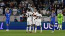 Striker Timnas Portugal, Cristiano Ronaldo dkk merayakan kemenangan 1-0 atas Slovakia setelah berakhirnya laga Grup J kualifikasi Euro 2024 di National Football Stadium, Bratislava, Slovakia, Sabtu (9/9/2023) dini hari WIB. (AFP/Vladimir Simicek)