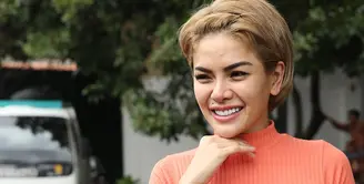 Artis kontroversial Nikita Mirzani mengaku pernah ketemu dengan Raffi Ahmad dan Ayu Ting Ting di hotel kawasan Dharmawangsa, Jakarta Selatan. Ibu dua anak itu juga tak mau dikatakan menyudutkan Ayu. (Bambang E Ros/Bintang.com)