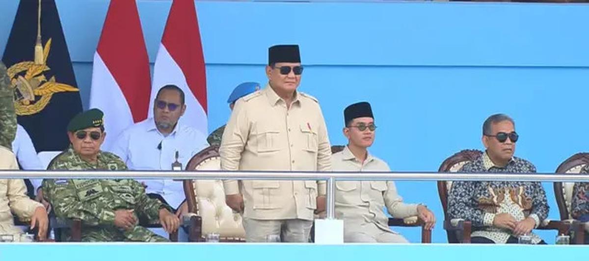 Upacara HUT TNI Selesai, 9 Pesawat Tempur Suguhkan Manuver Udara dengan Asap Merah Putih