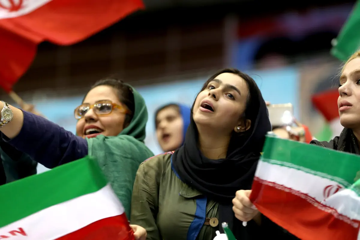 Wew, 8 dari 11 Tim Sepak Bola Wanita Iran Ternyata Pria!